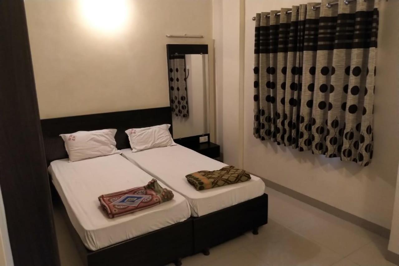 Hotel Rose Lodge Pune Exteriör bild