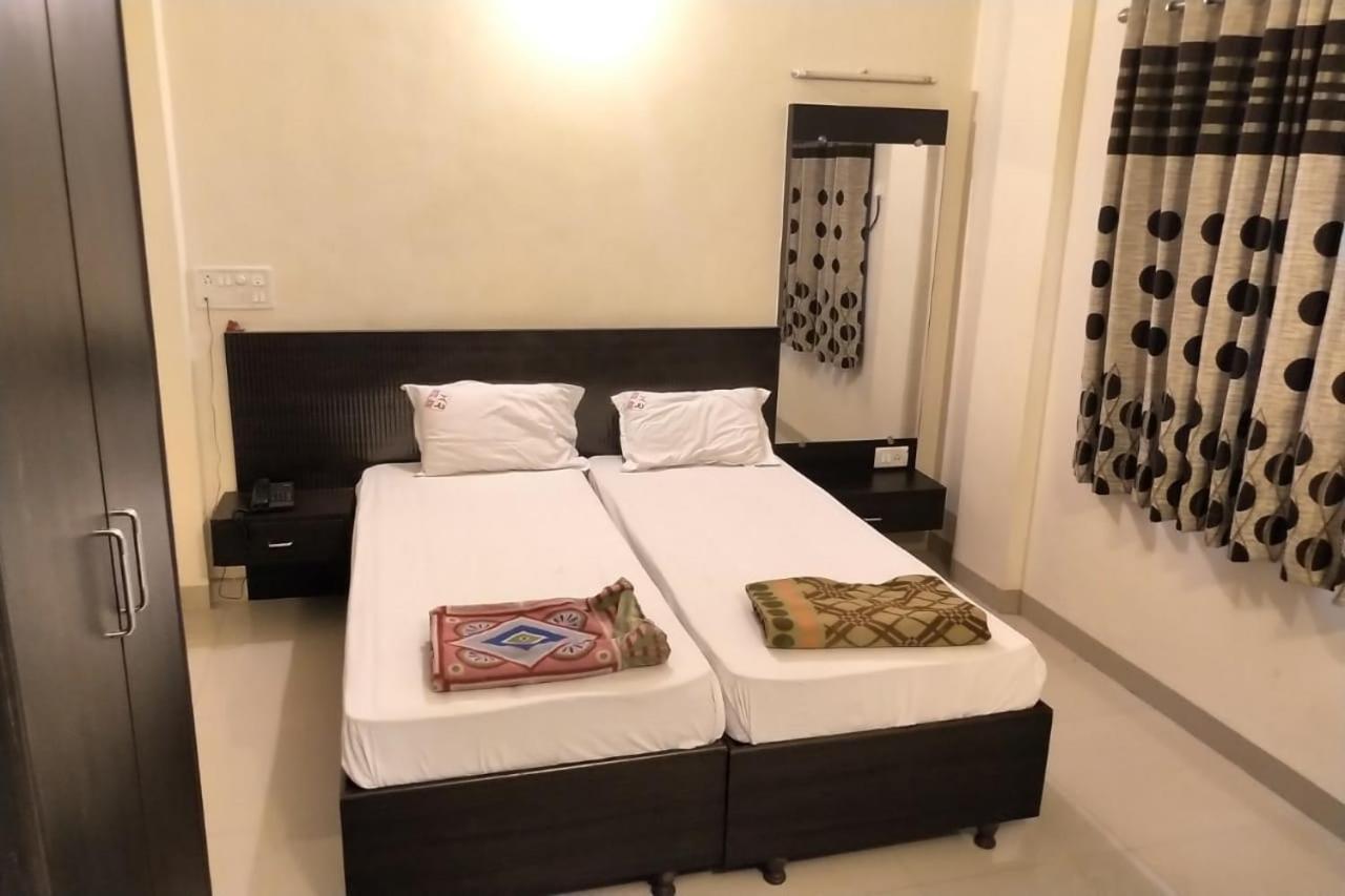 Hotel Rose Lodge Pune Exteriör bild