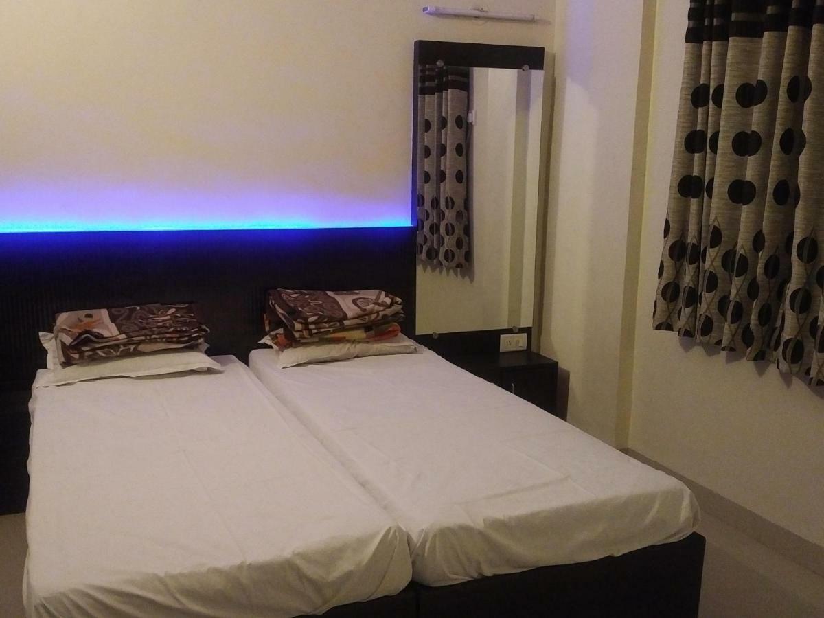 Hotel Rose Lodge Pune Exteriör bild