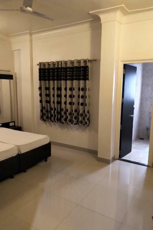 Hotel Rose Lodge Pune Exteriör bild
